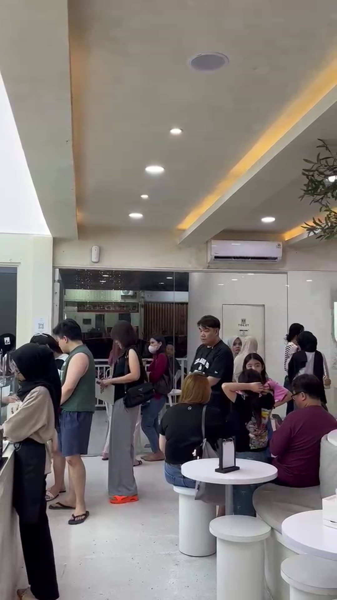 Melt Me Batam packed with customers during busy hours